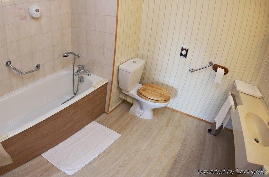 Brit Hotel Dak Hotel Avallon Bilik gambar