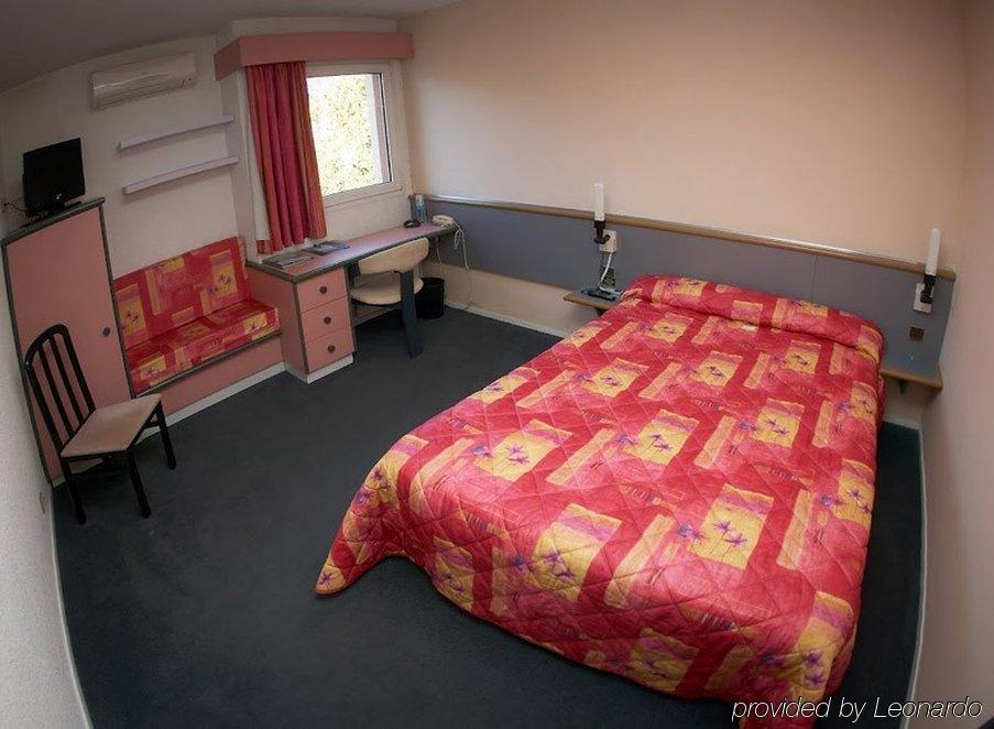 Brit Hotel Dak Hotel Avallon Bilik gambar